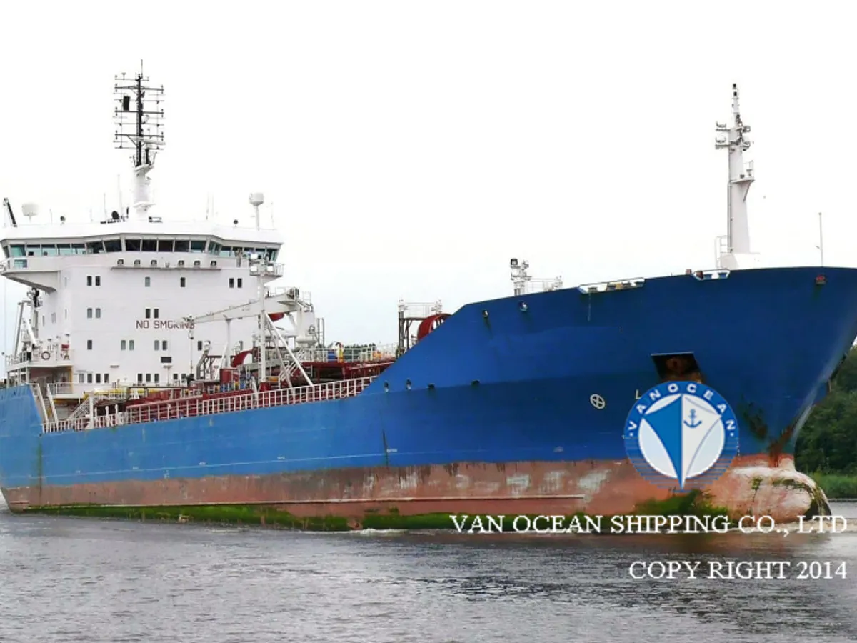 Olje-/kjemikalietanker til salgs