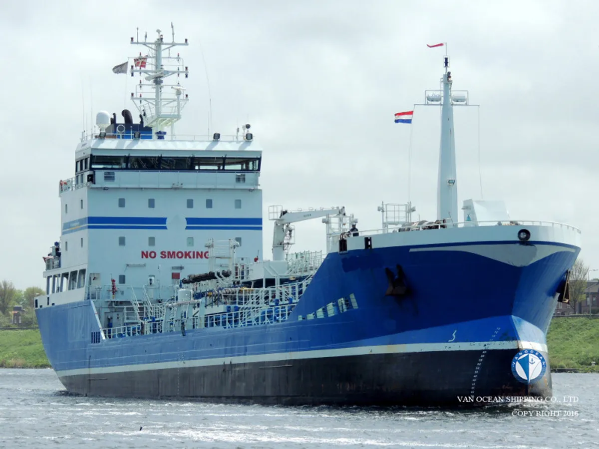 Olje-/kjemikalietanker til salgs