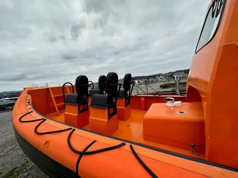 Stivt oppblåsbart fartøy til salgs