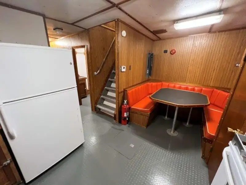 Mannskapsbåt til salgs