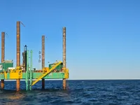 Heveplattform for boreoperasjoner til salgs