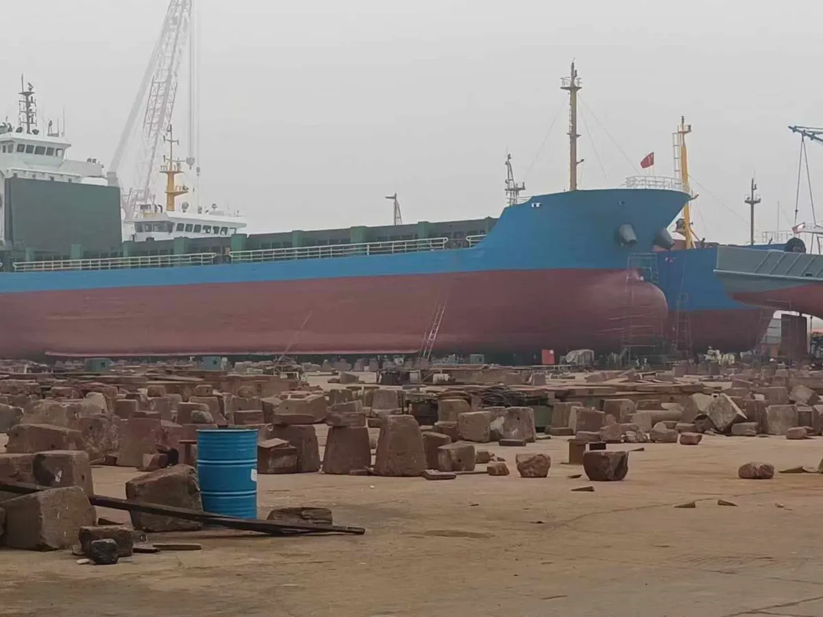 Containerskip til salgs