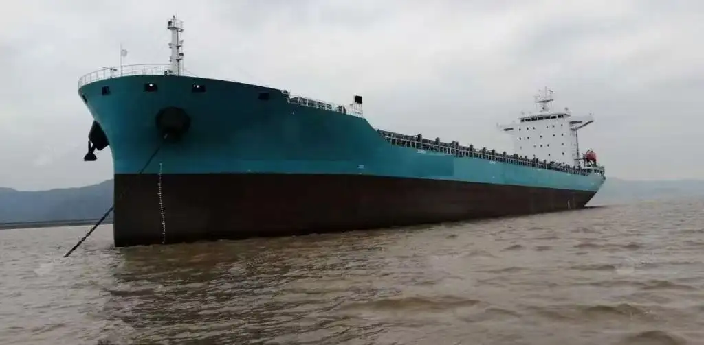 Containerskip til salgs