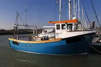 Arbeidsbåter til salgs