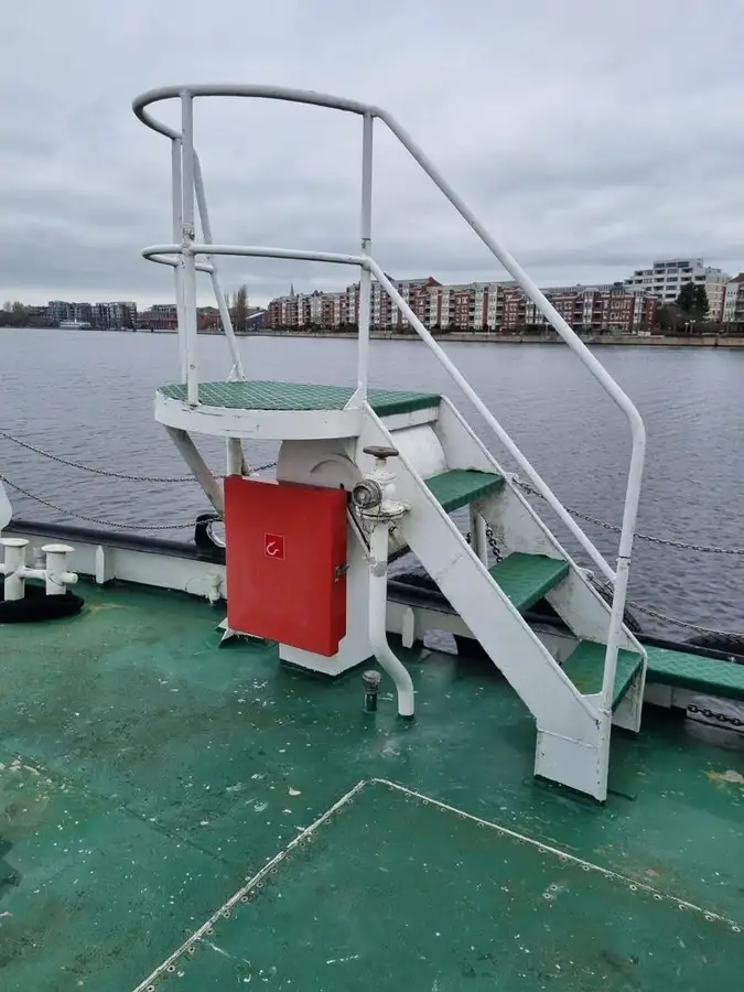 Mannskapsbåt til salgs