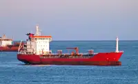 Oil/Chemical tanker til salgs