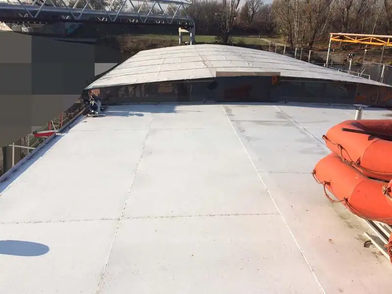 Containerskip til salgs