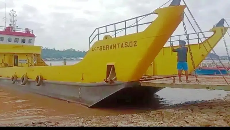 Landingsfartøy, tank til salgs